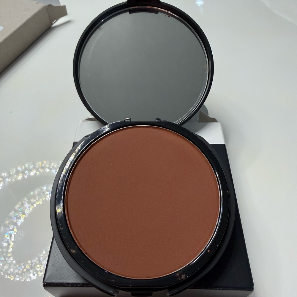 bareMinerals BAREPRO Deep 60 Neutral Foundation